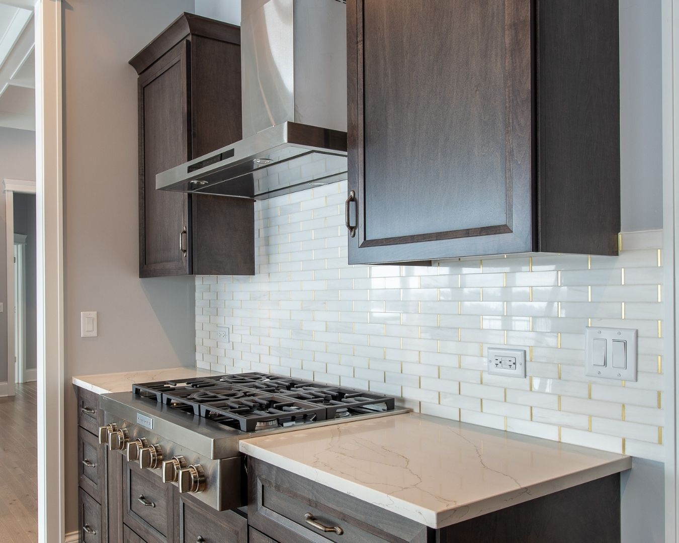 Kitchen tile backsplash